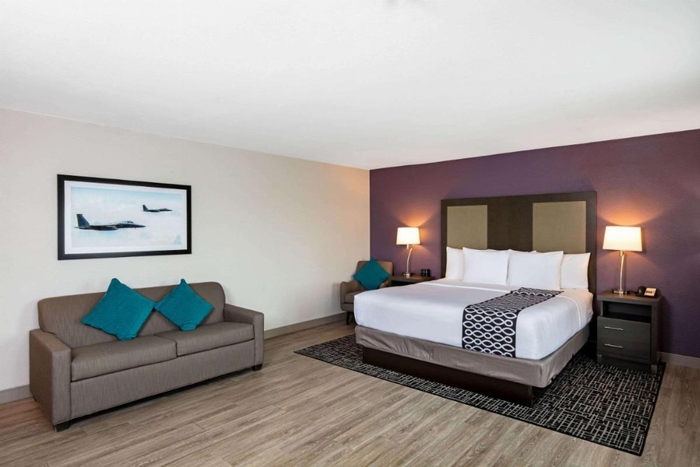 La Quinta Inn & Suites by Wyndham Las Vegas Nellis Image 23