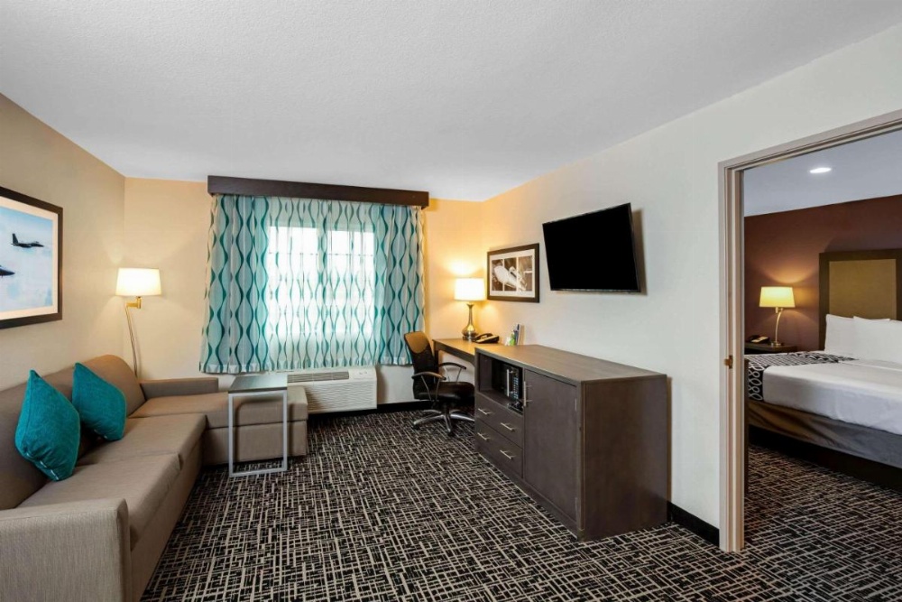 La Quinta Inn & Suites by Wyndham Las Vegas Nellis Image 27