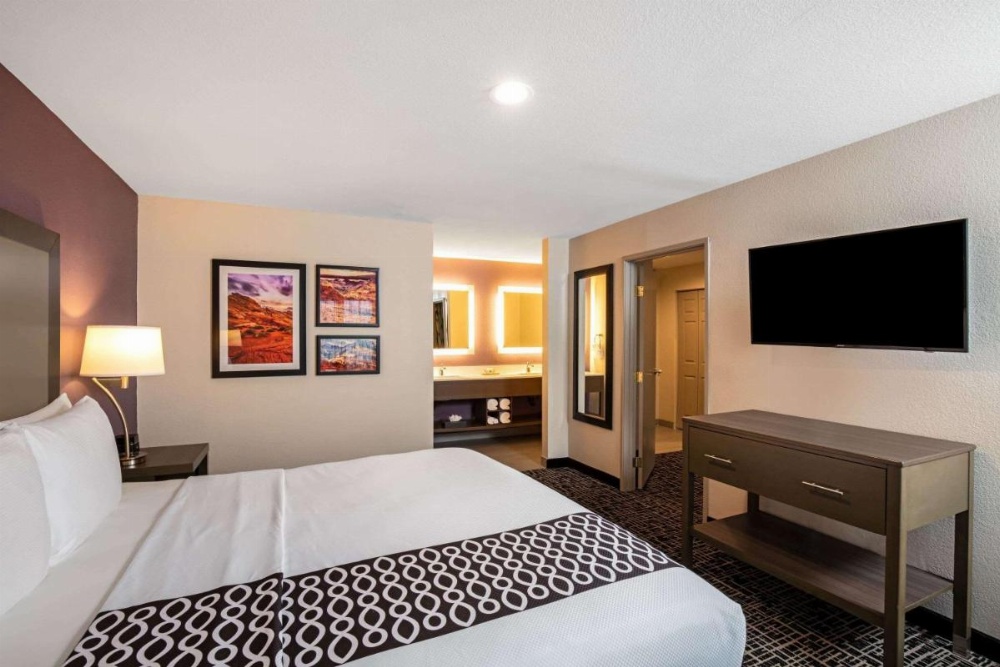 La Quinta Inn & Suites by Wyndham Las Vegas Nellis Image 28
