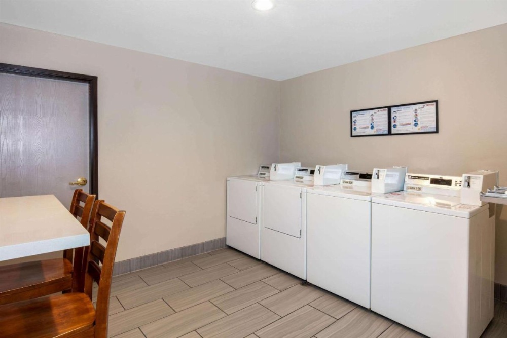 La Quinta Inn & Suites by Wyndham Las Vegas Nellis Image 30