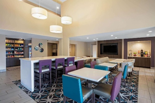 La Quinta Inn & Suites by Wyndham Las Vegas Nellis image 31