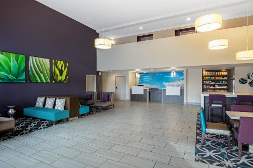 La Quinta Inn & Suites by Wyndham Las Vegas Nellis image 34