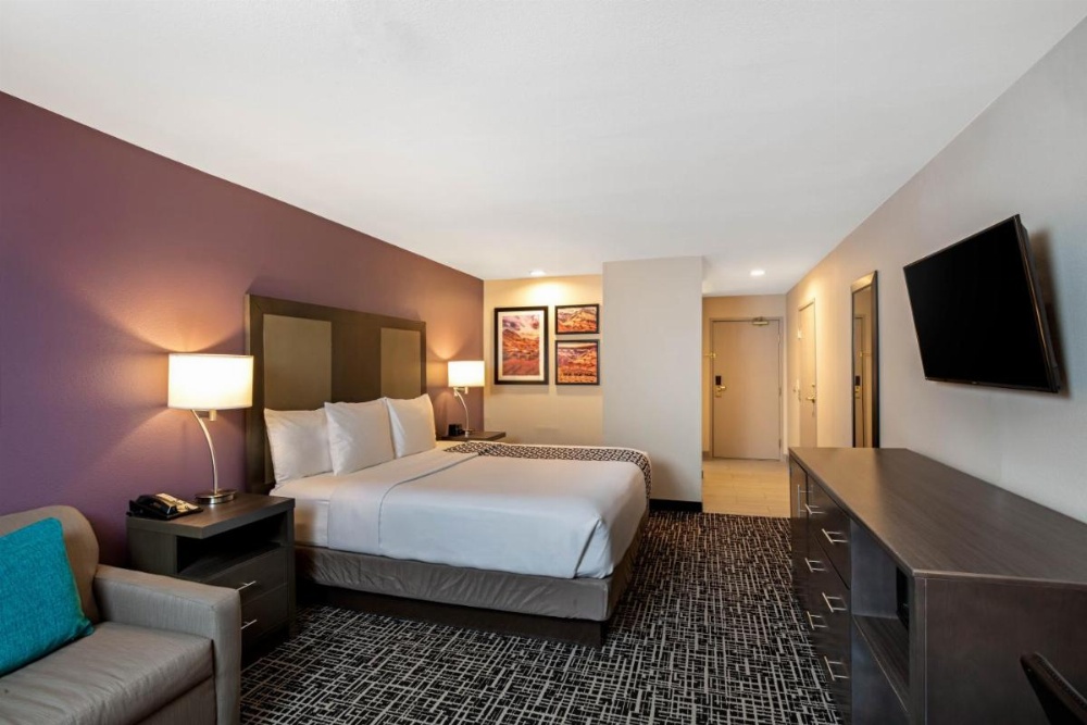 La Quinta Inn & Suites by Wyndham Las Vegas Nellis Image 37