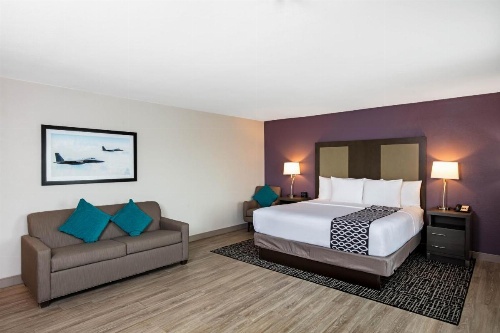 La Quinta Inn & Suites by Wyndham Las Vegas Nellis image 38