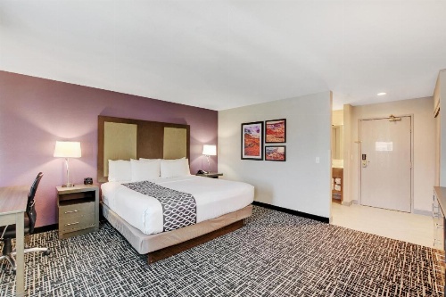 La Quinta Inn & Suites by Wyndham Las Vegas Nellis image 39