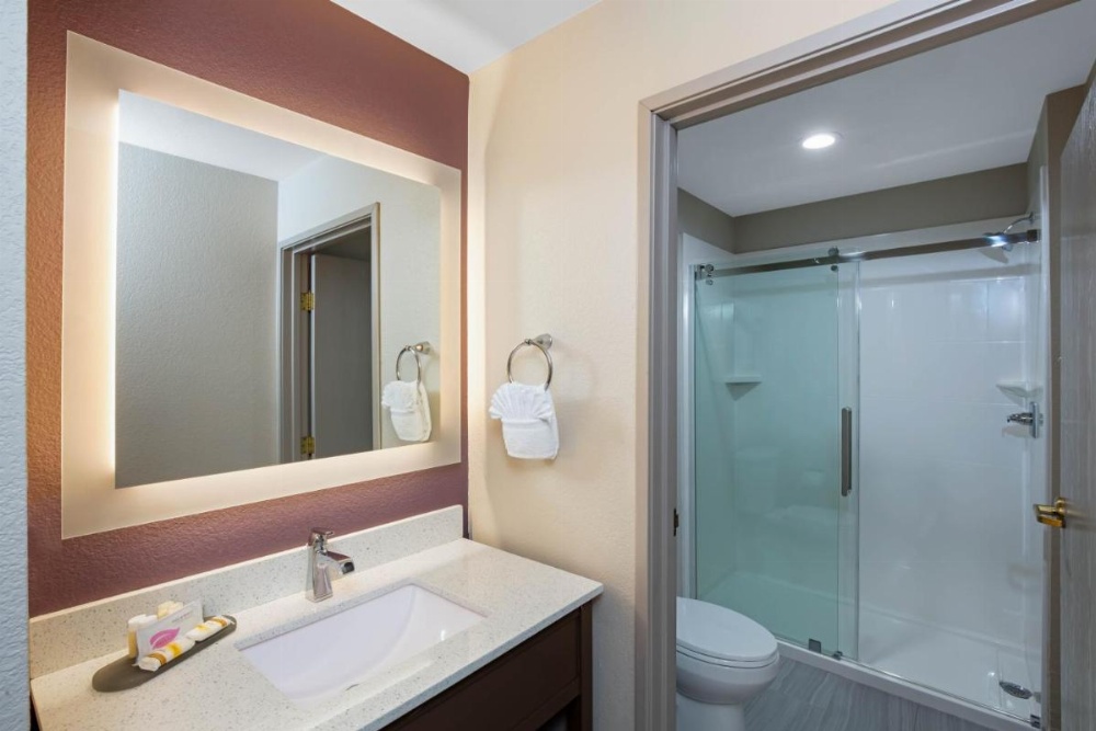 La Quinta Inn & Suites by Wyndham Las Vegas Nellis Image 40