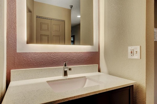 La Quinta Inn & Suites by Wyndham Las Vegas Nellis image 41