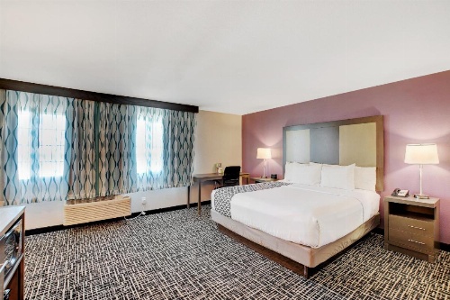 La Quinta Inn & Suites by Wyndham Las Vegas Nellis image 42