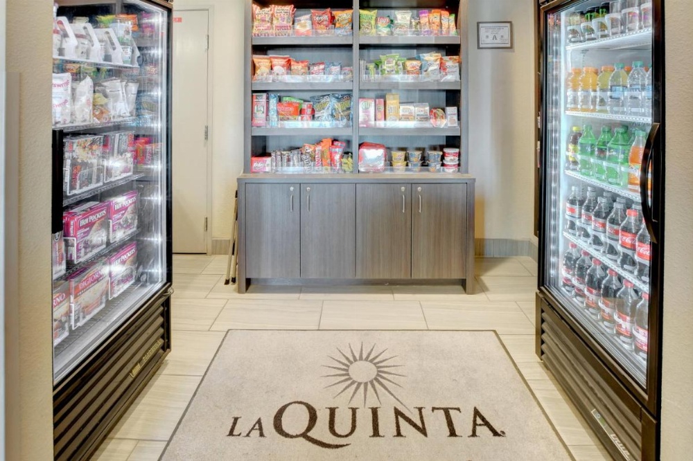 La Quinta Inn & Suites by Wyndham Las Vegas Nellis Image 45