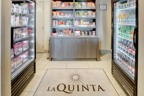 La Quinta Inn & Suites by Wyndham Las Vegas Nellis image 45