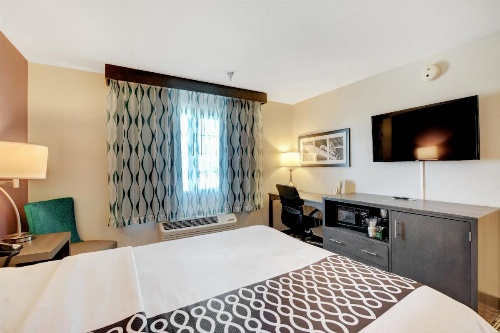 La Quinta Inn & Suites by Wyndham Las Vegas Nellis image 47