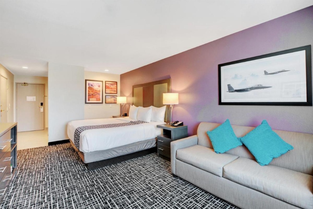 La Quinta Inn & Suites by Wyndham Las Vegas Nellis Image 48