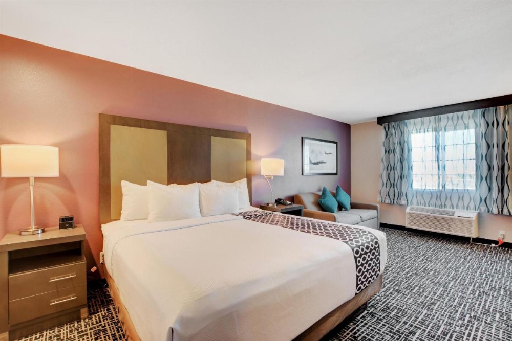 La Quinta Inn & Suites by Wyndham Las Vegas Nellis Image 49