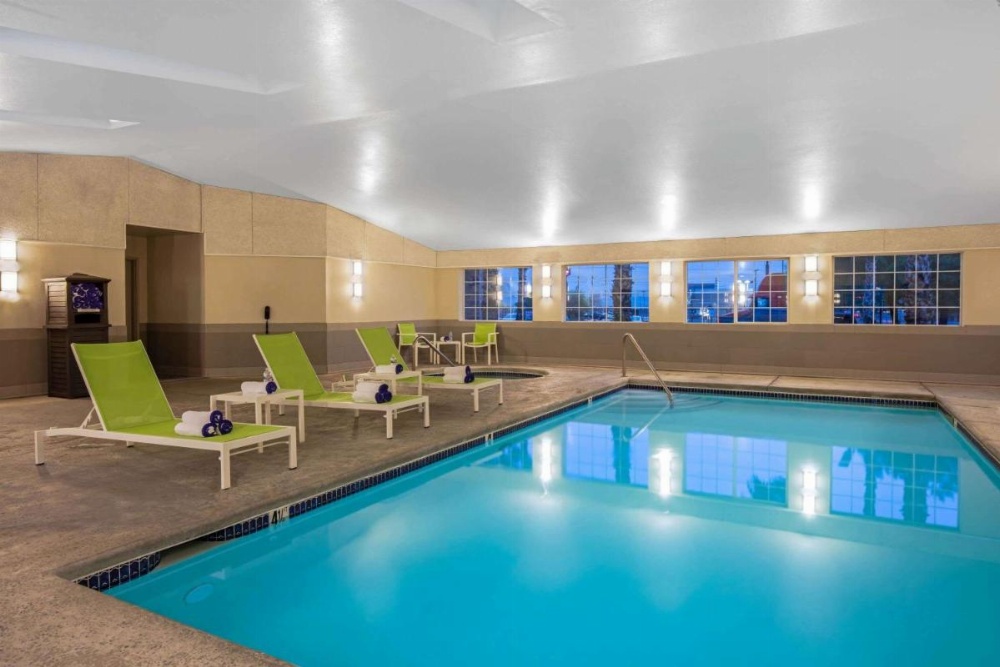 La Quinta Inn & Suites by Wyndham Las Vegas Nellis Image 6